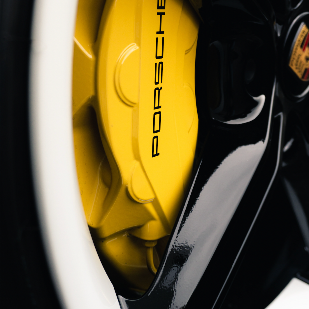 Porsche 'Speed yellow' caliper spray paint